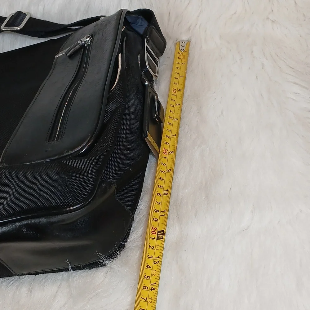 Tumi Arrive Black Messenger Bag Unisex